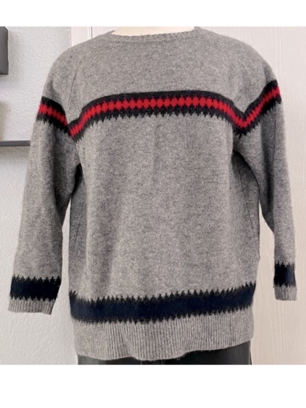 Jumper 1234 Cashmere Gray Crewneck Sweater Red & Navy Fair Isle Stripe
Size 2/S